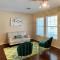 Centrally located Houston Retreat! Sleeps 8, 10 Min to Downtown, Free Parking