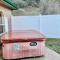 The Funky Chicken Hot Tub BBQ SLEEPS 4