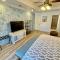 White Feather Suite Hot Tub Private Sleeps 2