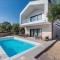 New Luxury Family Villa Lun, 5-stars, 4 double bedrooms, pool