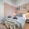 2 Bed Stunning Chic Apartment, Central Gloucester, With Parking, Sleeps 6 - By Blue Puffin Stays - Gloucester