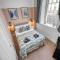 2 Bed Stunning Chic Apartment, Central Gloucester, With Parking, Sleeps 6 - By Blue Puffin Stays - Gloucester