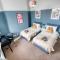 2 Bed Stunning Chic Apartment, Central Gloucester, With Parking, Sleeps 6 - By Blue Puffin Stays - Gloucester