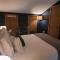 Ski-71 @Snowshoe Condo w/Loft. Slopes across the street!