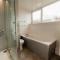 Stridingedge - 3 Bedroom 5 beds Sleeps 6 Ideal For Contractors