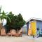Mile to Beach! Fully Fenced Private SoCal Cottage