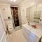 Gorgeous Hyde Park Home with Lift-Elevator Access & Nice View - 伦敦