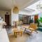 Villa Karina - Sumptuous 1BR Private Luxury Villa Walking Distance to Nyanyi Beach