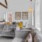 Pass the Keys Yew Tree Stunning Apartment with Sea View