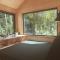 Elevated Tiny House Glamping - تشوما