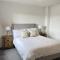 Modern 2 bed townhouse just outside City Walls with free private parking