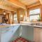 The Bow Roof Cabin - Meredith Lodging