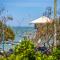 Beachfront with Pool - 3 bed 2 bath spacious open plan - Maroochydore