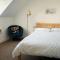The Portpatrick Pad - A cosy 3 bed cottage, w. sea views & garden office