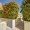 Acolhedor Apartamento de 1 Quarto com Terraço - Parede