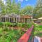 Creekside Cabins - The Getaway