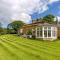 Luxury Scottish Manor house + jacuzzi + bbq cabin + helipad - Maybole