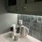 Two on Milner - ARUM COTTAGE - Stylish open-plan Guesthouse in Rondebosch
