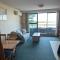 A-The Entrance Private Water Front 1 bedroom appartment at the Oaks