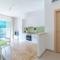 GuestHost - Comfy Apartment with Private Parking