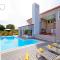 Villa Jure with heated pool, great garden, quiet location - Župa