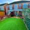 Silver Stag Properties, Cozy 2 BR Home w Parking
