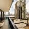 Southbank Balcony Stay across from Crown with Pool