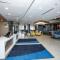 Holiday Inn Express & Suites Tampa Stadium - Airport Area by IHG