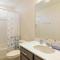 9 Mi to Airport Pet-Friendly Aurora Home with Deck