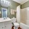 Charlotte Townhome with Deck 18 Mi to Downtown!