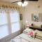 #06 - Lakeview Two Bedroom Cottage-Pet Friendly