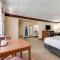 Best Western Movie Manor