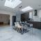 Modern 5 bed home in Ealing, free driveway parking, sleeps 8 - Harrow on the Hill