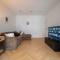 Modern 5 bed home in Ealing, free driveway parking, sleeps 8 - Harrow on the Hill