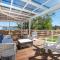Breathe - Pet Friendly - 2 Mins Walk to Beach