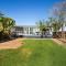 Breathe - Pet Friendly - 2 Mins Walk to Beach