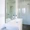 Alkira - Pet Friendly - 4 Mins Walk to Beach