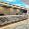 Hotel 81 Palace - NEWLY RENOVATED