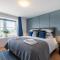 Shorefront Apartment - Sea View with 3 Bedrooms