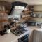 Oak Tree Lodge: Unique 2 level Shepherd's Hut: Dartmouth - Dartmouth
