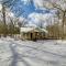 Cozy Lakeside Cottage Pontoon, Kayaks, Grill - Newaygo