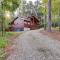 Sleek Cabin with Hot Tub 11 Mi to Broken Bow Lake!