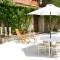 Villa Bonaccorso - antica e maestosa villa con piscina ai piedi dell’Etna