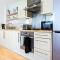 Executive 2 Bed Apartment with Free Parking by Amazing Spaces Relocations Ltd - Уоррингтон