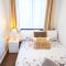 Executive 2 Bed Apartment with Free Parking by Amazing Spaces Relocations Ltd - Уоррингтон