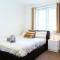 Executive 2 Bed Apartment with Free Parking by Amazing Spaces Relocations Ltd