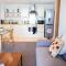 Executive 2 Bed Apartment with Free Parking by Amazing Spaces Relocations Ltd - Уоррингтон