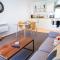Executive 2 Bed Apartment with Free Parking by Amazing Spaces Relocations Ltd