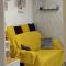 Colorfull Experience in Hause built 1910 Fast free WiFi Free Parking - Рига