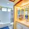 Downtown Kailua-Kona Condo with Pool and Views - كيلوا كونا